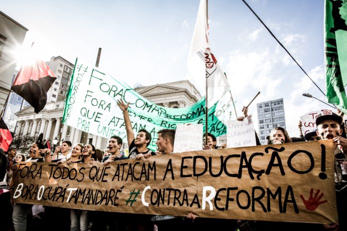 O Sol e a noite dos secundaristas em Curitiba