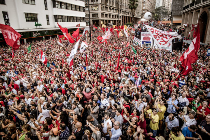 Olhares da esquina da resistência