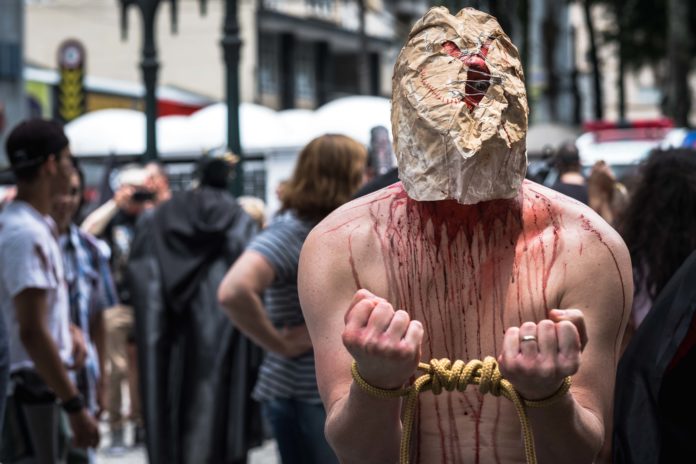 Sangue, cérebros e vísceras: O Apocalipse Zumbi é aqui