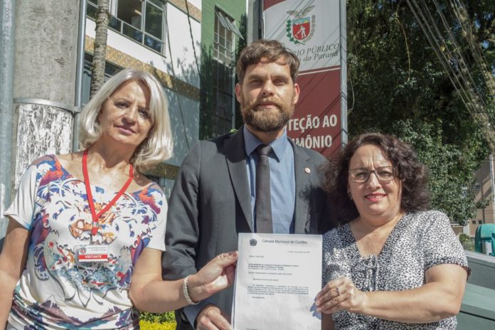 Vereadores de Curitiba protocolam pedido de investigação do transporte público