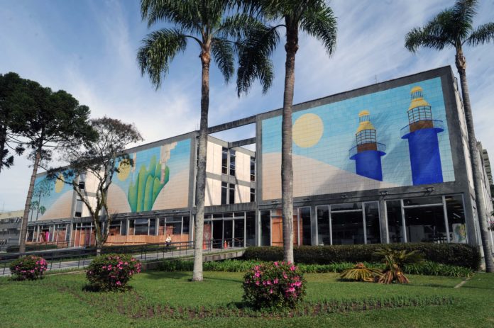 MP-PR pede abertura de inquérito por suspeita de fraude em licitação da Prefeitura de Curitiba