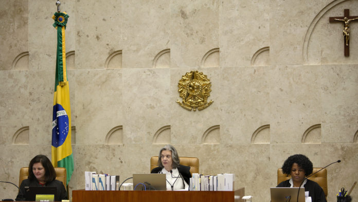 STF aprova restrição do foro privilegiado para deputados e senadores