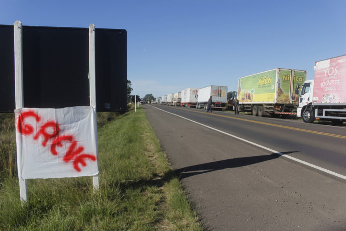 Mesmo com acordo, caminhoneiros mantêm protestos nas rodovias federais