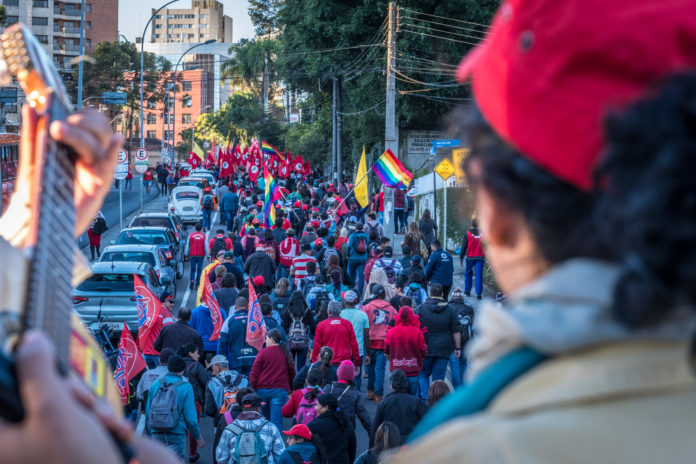 Cinco mil pessoas marcharam 8 km para prestar solidariedade ao ex-presidente Lula