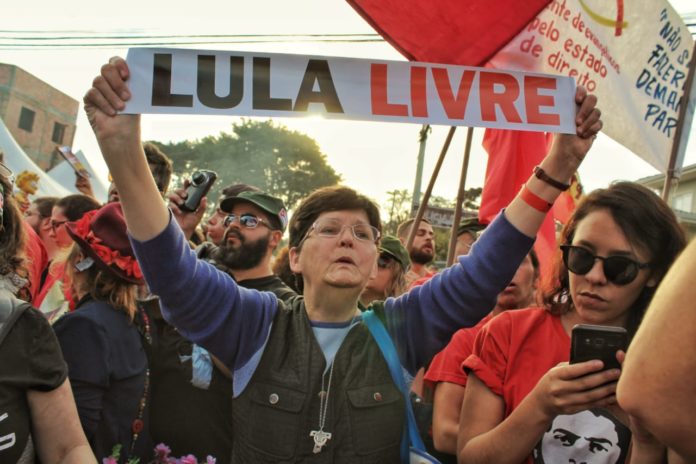 Defesa de Lula pede liberdade urgente; Moro e Dallagnol tentam se explicar