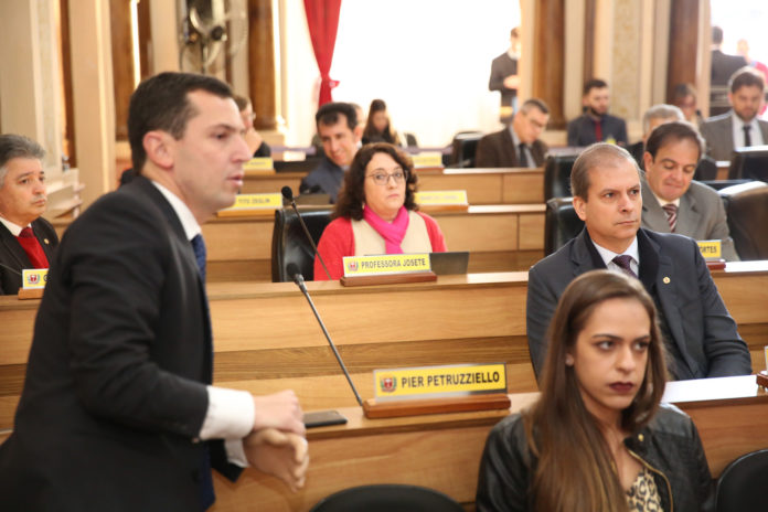 Câmara de Curitiba rejeita novo pedido de convocação a presidente da Urbs