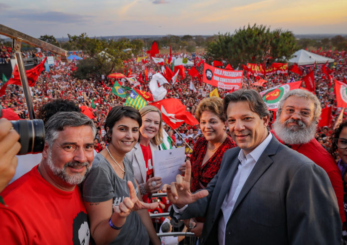 Lula é registrado candidato com apoio de milhares de militantes