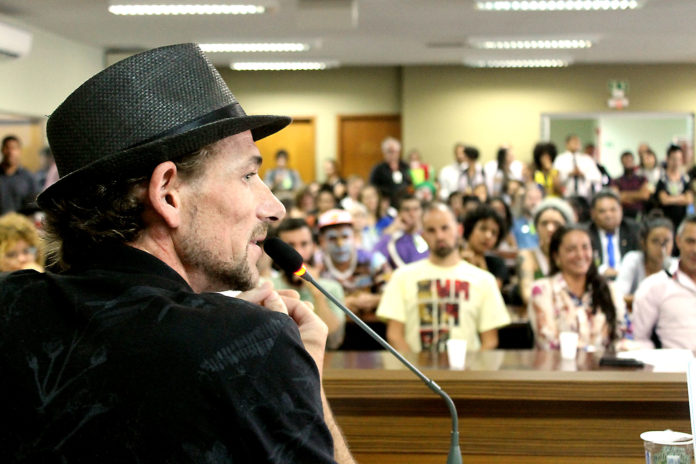 Audiência aponta caminhos para solucionar impasse entre prefeitura e artistas de rua