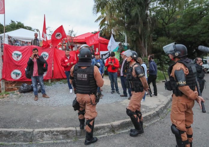 Vigília Lula Livre emite nota de repúdio a tentativa de intimidação de policiais militares