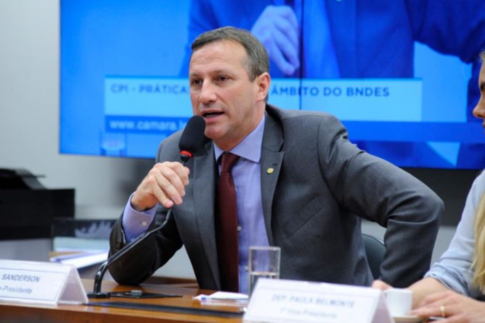 Projeto de deputado do PSL quer acabar com piso salarial da engenharia, arquitetura, agronomia e veterinários