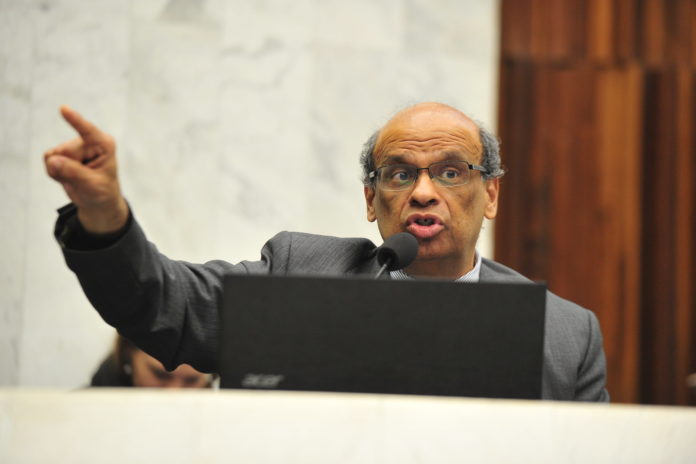 Paraná tem sobra de caixa e pode pagar o funcionalismo