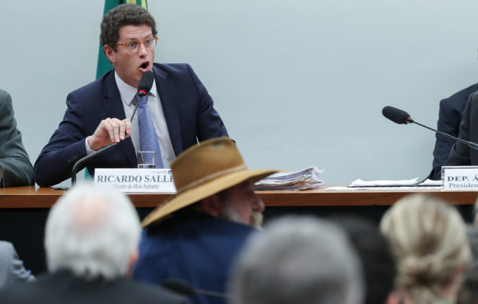 Salles ignora Lei da Mata Atlântica e flexibiliza proteção