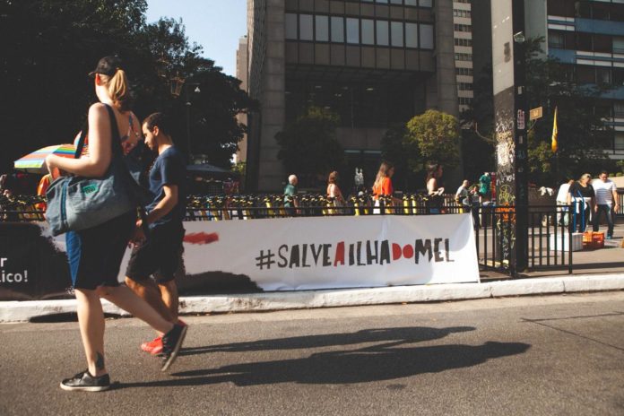 Em SP, manifestantes alertam riscos de porto privado na Ilha do Mel