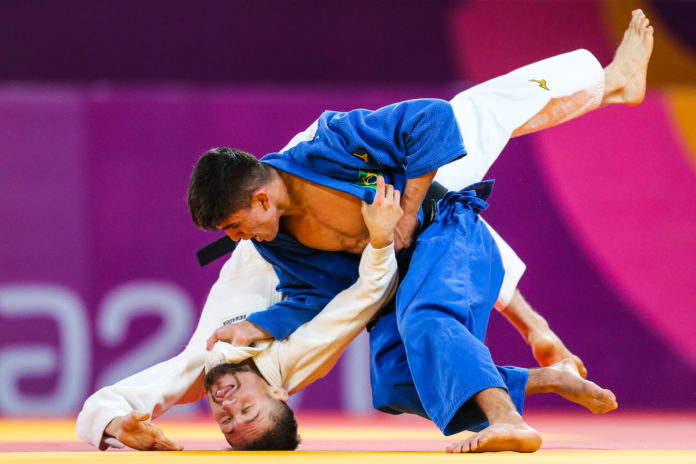 Estreantes, Renan Torres e Larissa Pimenta são ouro no primeiro dia do judô
