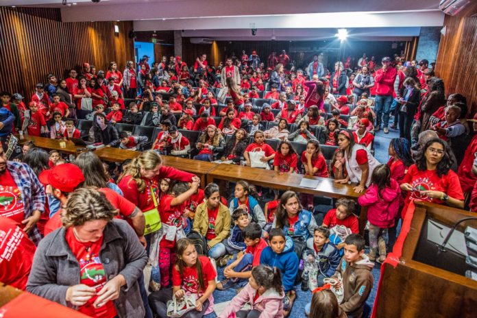 Sem Terrinha visitam a ALEP e cobram fim dos despejos: “Isso tem que parar”