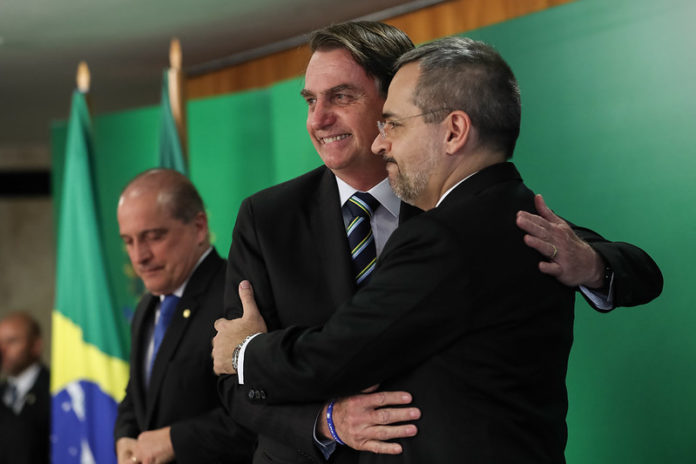 Por que o governo Bolsonaro odeia a Educação?