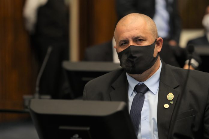 Deputado cobra pagamento da data-base do funcionalismo