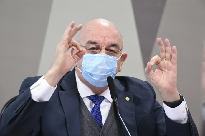 Osmar Terra “plana” mente na CPI sem dó