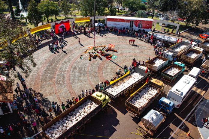 Dia da Agricultura Familiar é marcado pela doação de 48 toneladas de alimentos por famílias camponesas