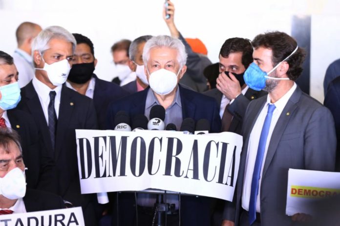 Plenário da Câmara confirma derrota do governo e derruba a PEC do voto impresso