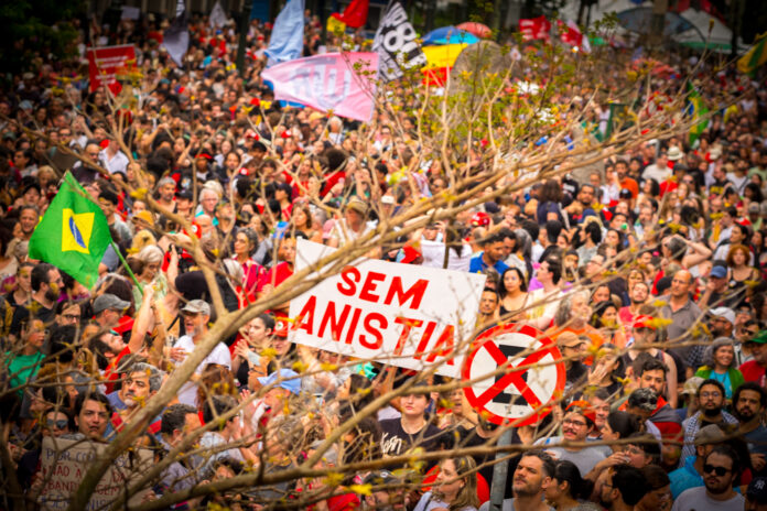Manifestação neste domingo (21) contra a PEC da Bandidagem e contra a proposta de Anistia. Foto: Gibran Mendes